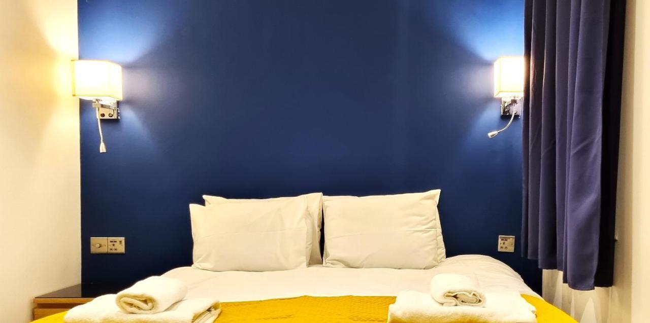 Spacious 6 Bedroom House, 4 Bathrooms, Central, 2 Parking Spaces 스윈던 외부 사진